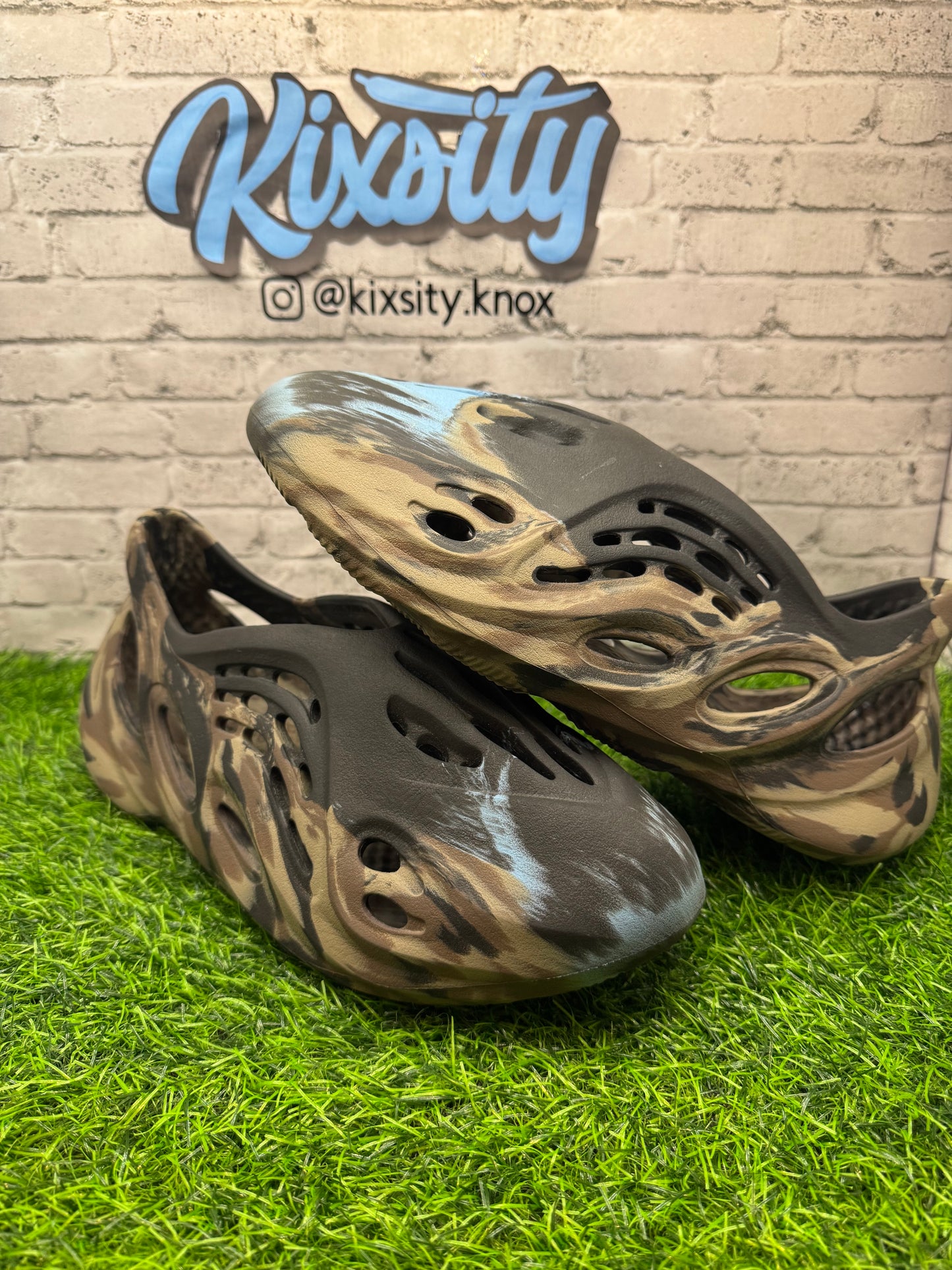 Yeezy Foam RNR MX Cinder PO 11
