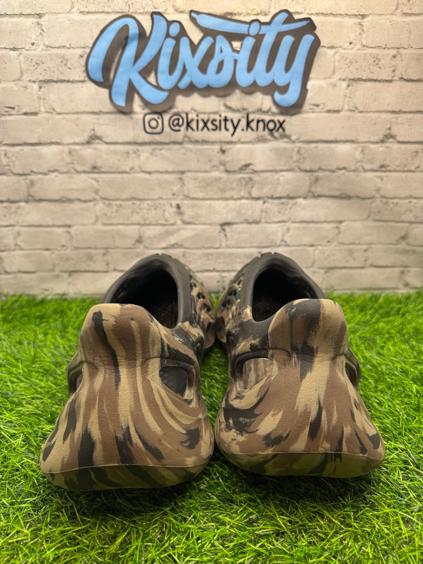 Yeezy Foam RNR MX Cinder PO 11