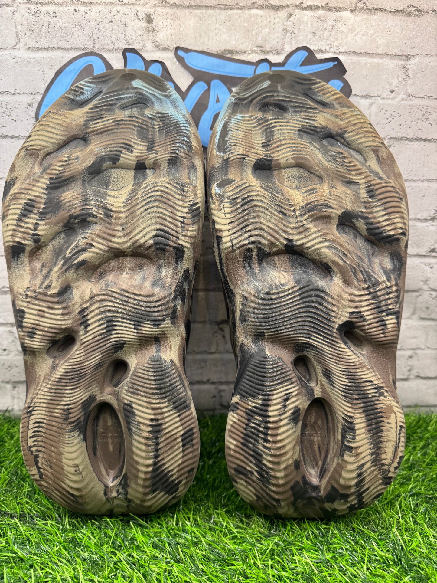 Yeezy Foam RNR MX Cinder PO 11
