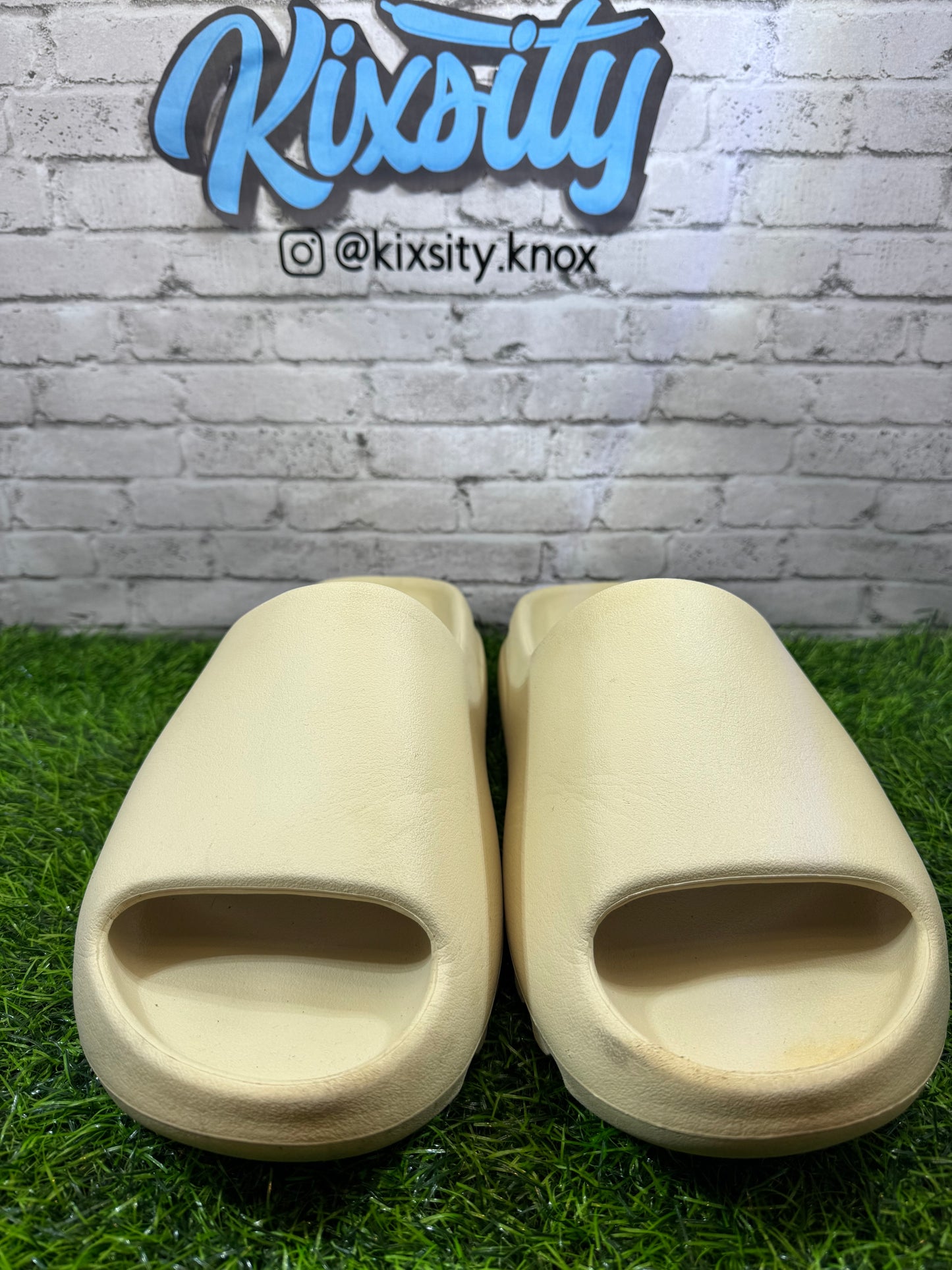 Yeezy Slide Bone PO 14