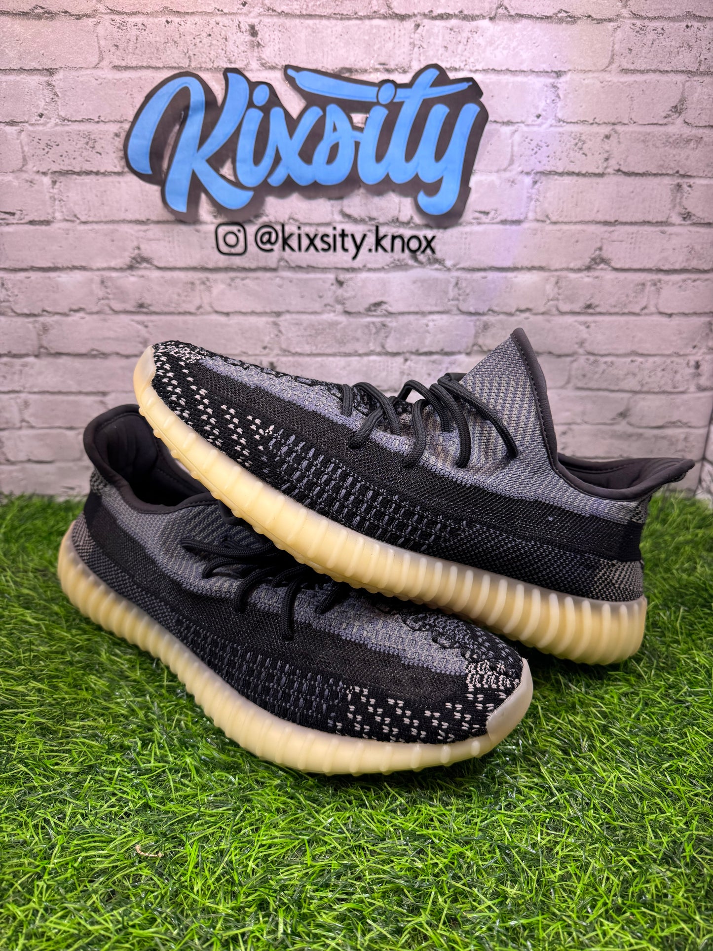 Yeezy 350 V2 Carbon PO 11