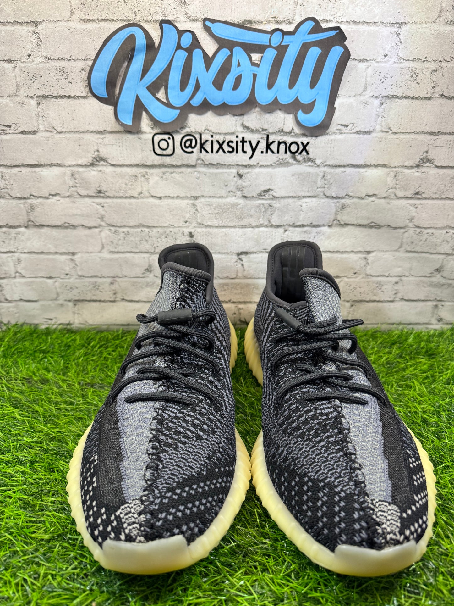 Yeezy 350 V2 Carbon PO 11
