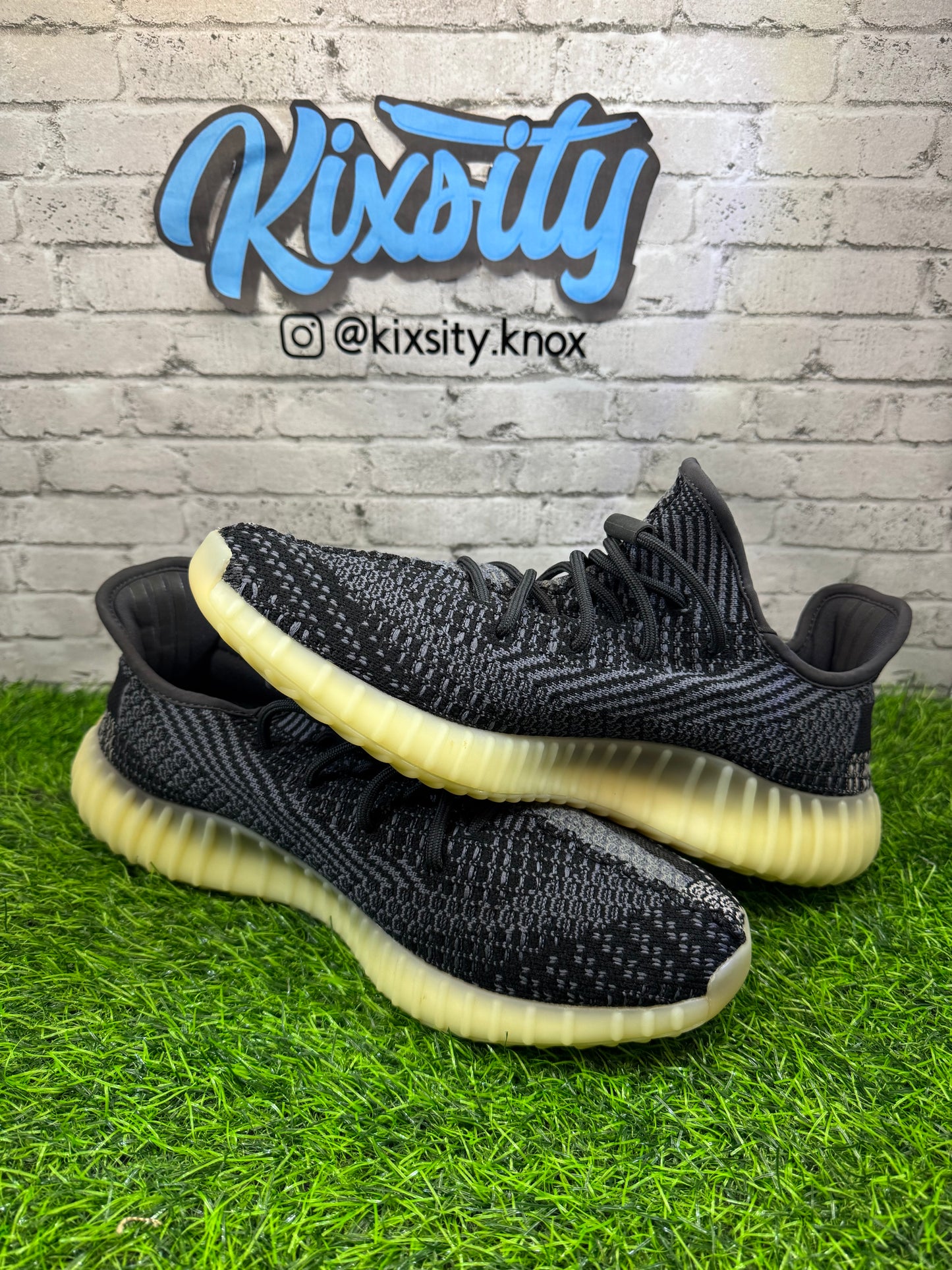 Yeezy 350 V2 Carbon PO 11