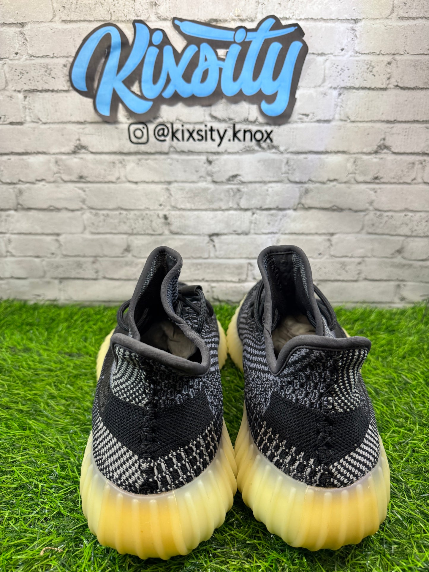Yeezy 350 V2 Carbon PO 11