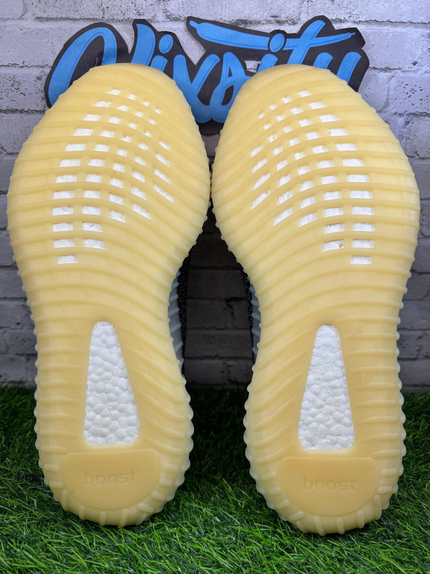 Yeezy 350 V2 Carbon PO 11