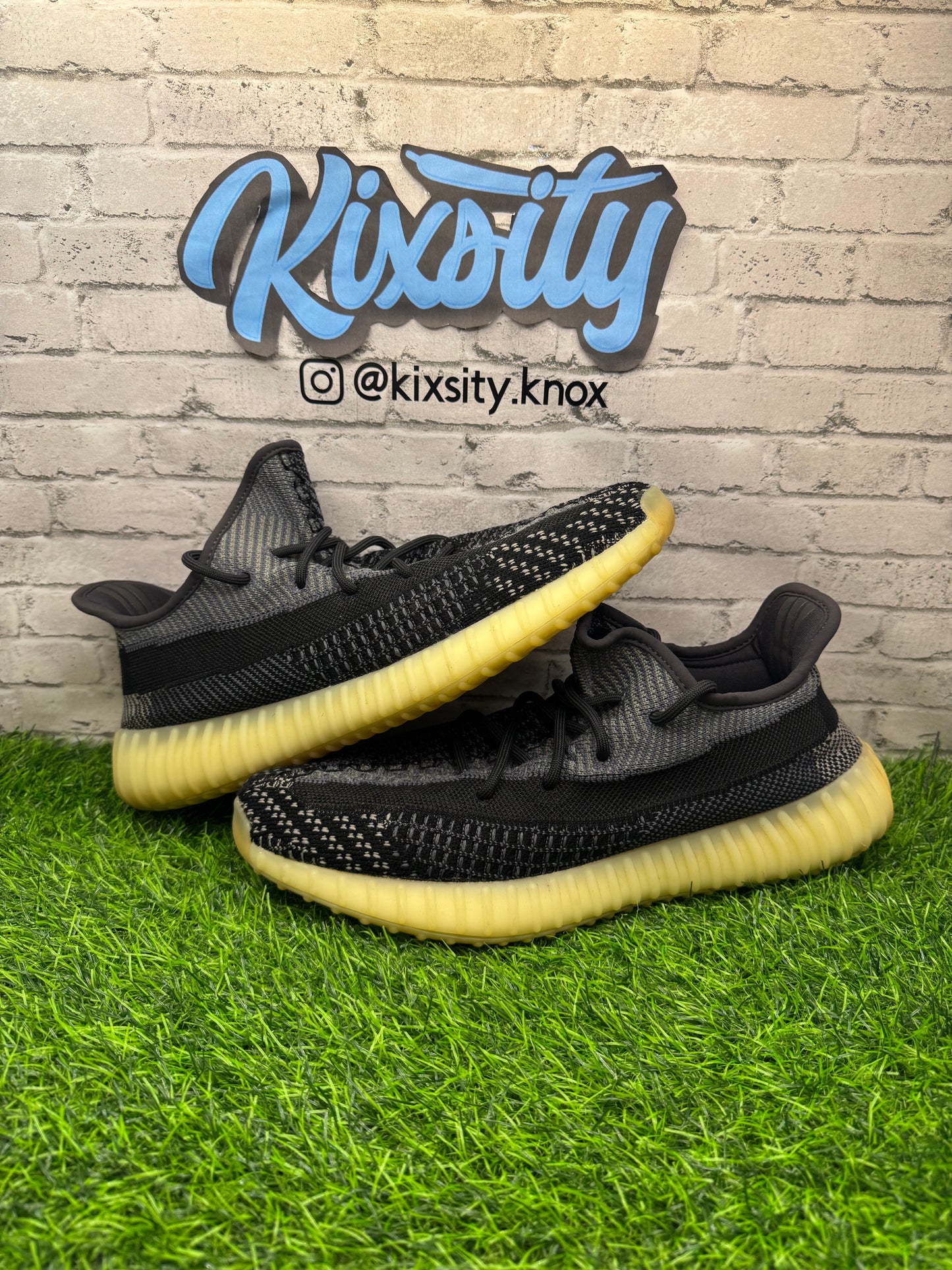 Yeezy 350 V2 Carbon PO 11