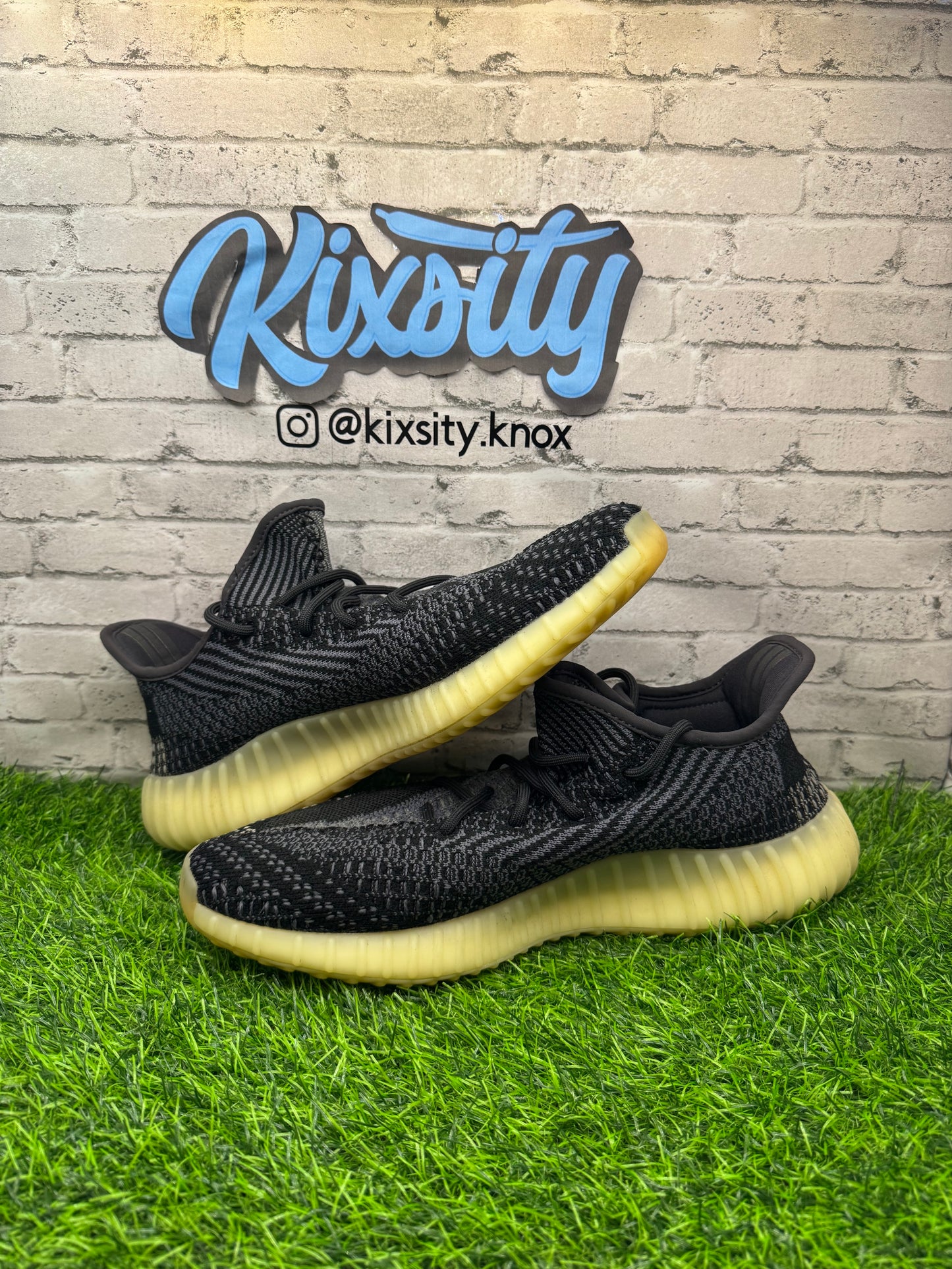 Yeezy 350 V2 Carbon PO 11