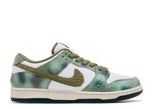 Dunk Low SB Chameleon 11